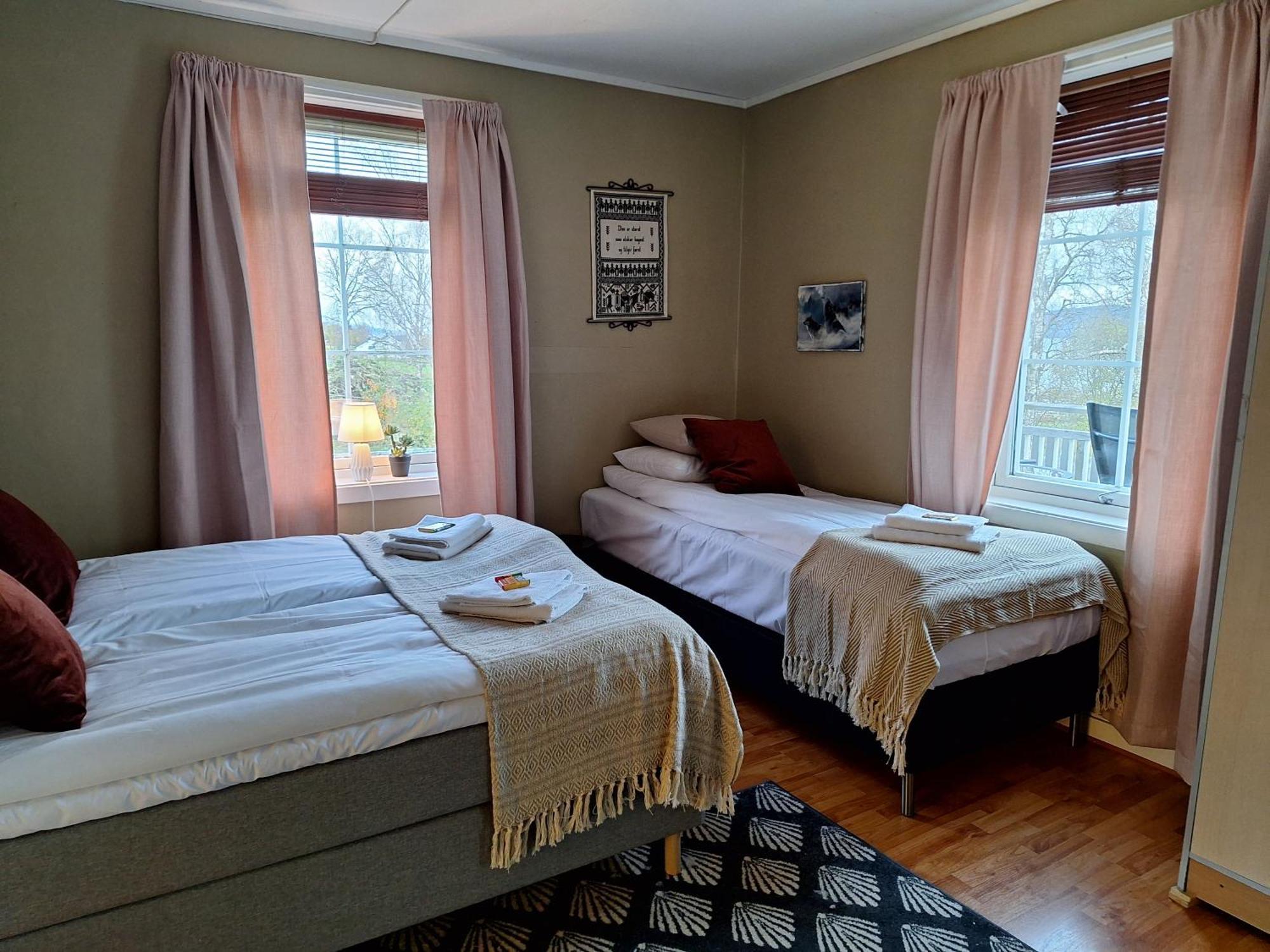 Privat Leilighet Pa Gard Med Badstue Og Nordlys Narvik Exterior photo